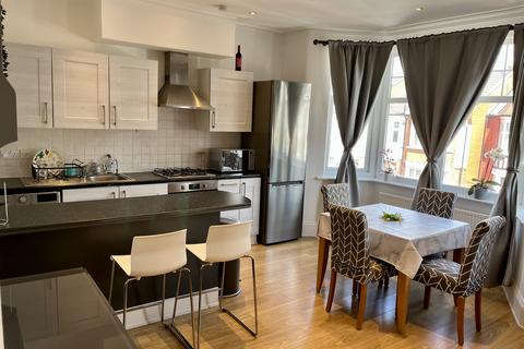 2 bedroom flat to rent, Kingsley Road, Palmers Green N13