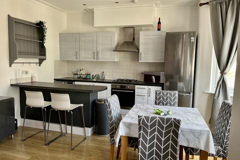 2 bedroom flat to rent, Kingsley Road, Palmers Green N13