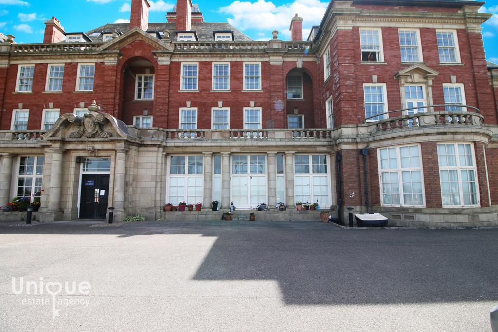 Admiral Point, 162 Queens Promenade, Blackpool, FY2 3 bed apartment for