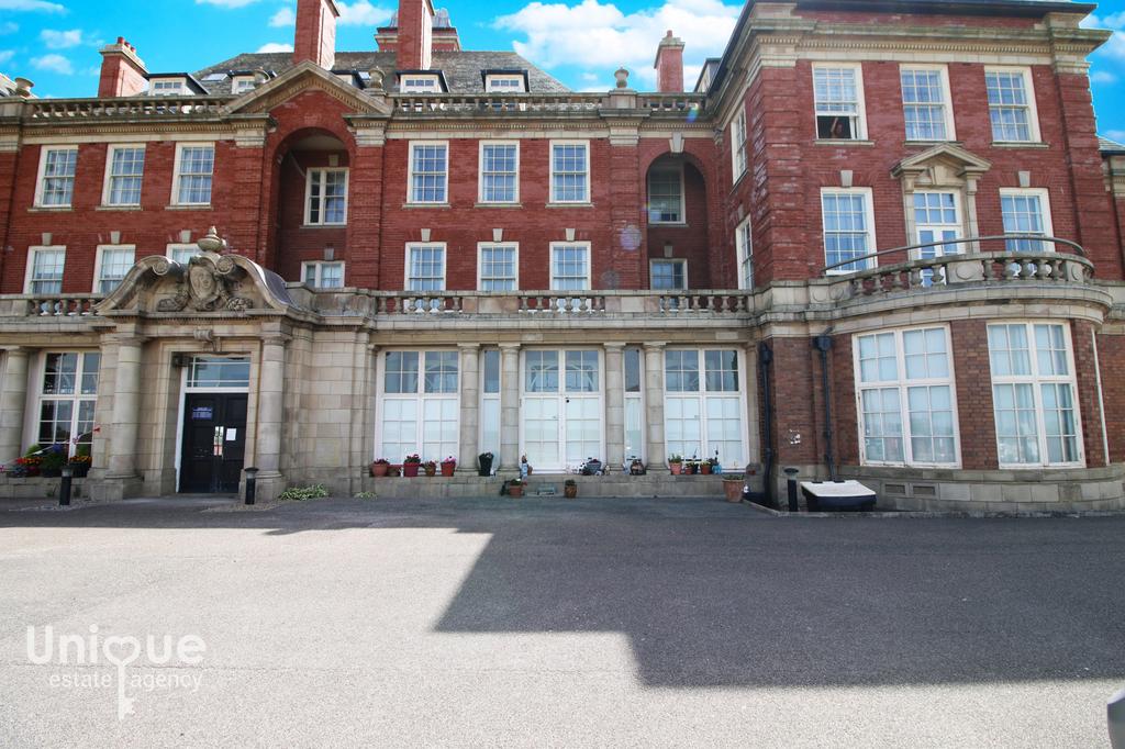 Admiral Point, 162 Queens Promenade, Blackpool, FY2 3 bed apartment £