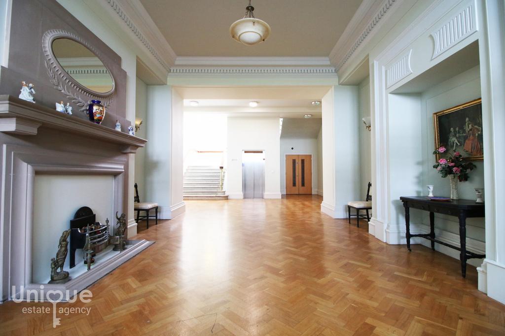 Admiral Point, 162 Queens Promenade, Blackpool, FY2 3 bed apartment £