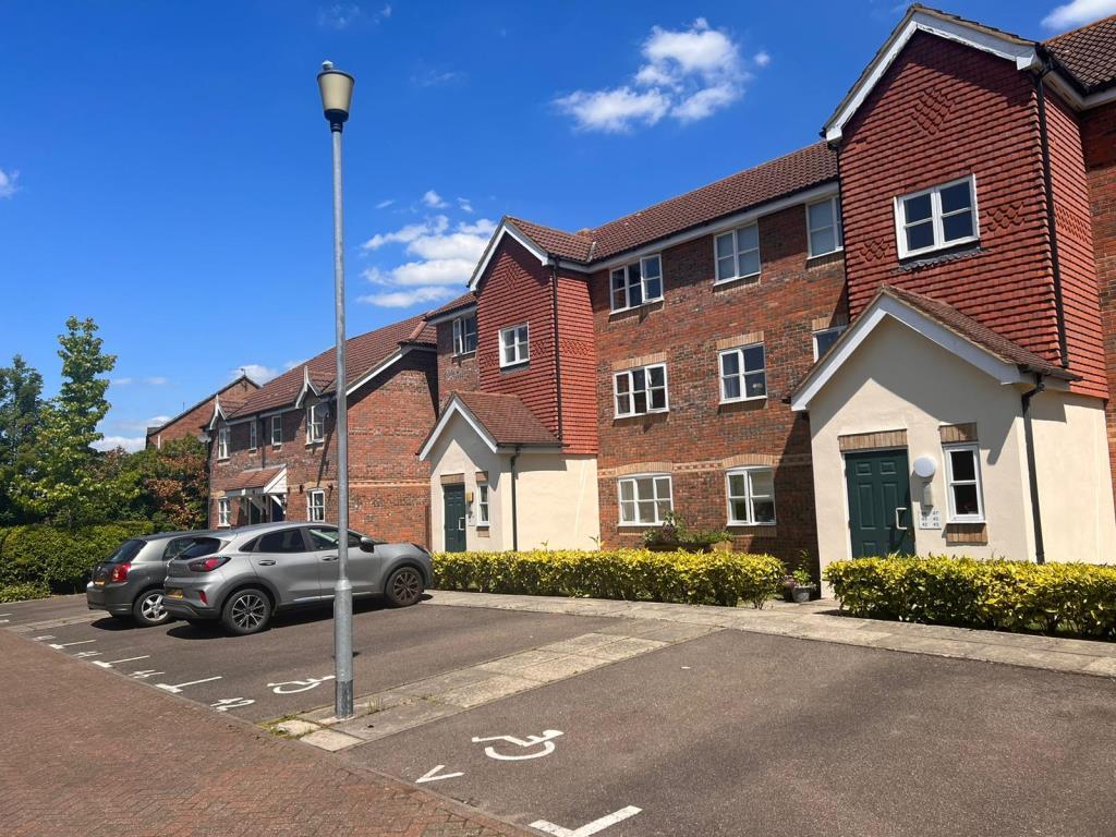 Whitehead Way, Aylesbury, HP21 1 bed apartment £850 pcm (£196 pw)