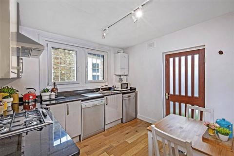 2 bedroom flat to rent, Sandmere Road, London, SW4