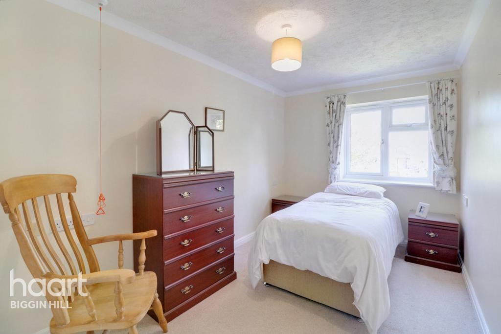 Main Road, Biggin Hill 1 bed apartment for sale £200,000