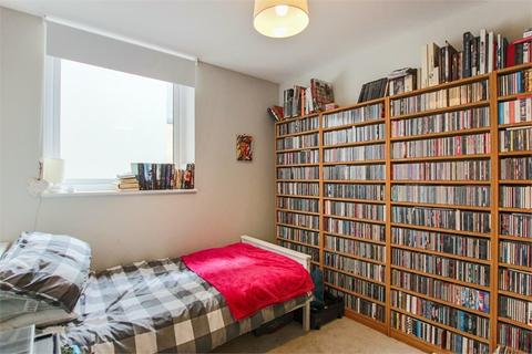 2 bedroom apartment for sale - Christopher Road, East Grinstead, RH19