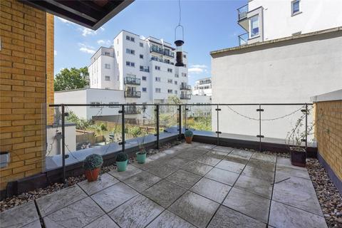 2 bedroom flat to rent, Knightley Walk, London