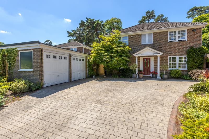 Deepwell Drive, Camberley, GU15 4 bed detached house £3,200 pcm (£738 pw)