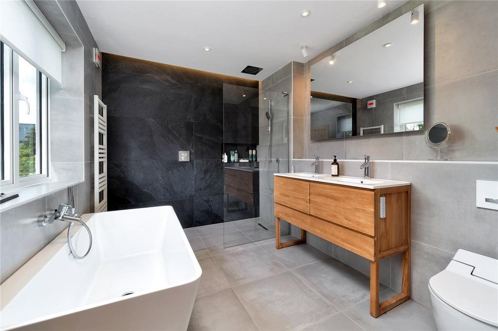 Master En-Suite