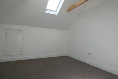 2 bedroom terraced house to rent, Rosebank Road, Hanwell