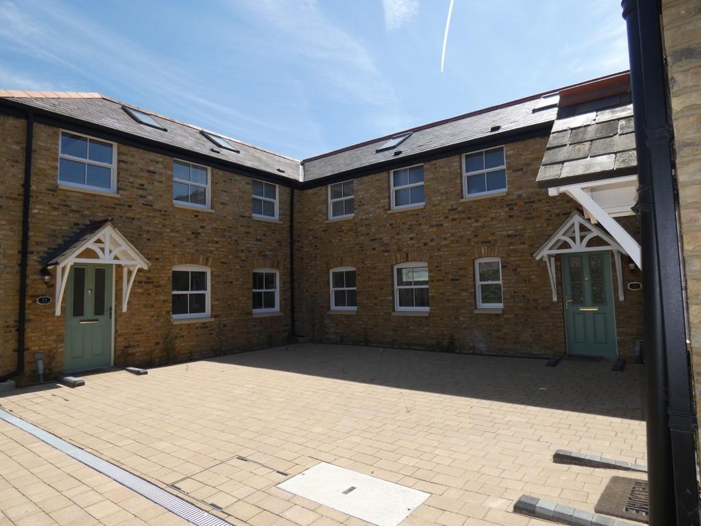 Rosebank Road, Hanwell 2 bed terraced house £2,200 pcm (£508 pw)