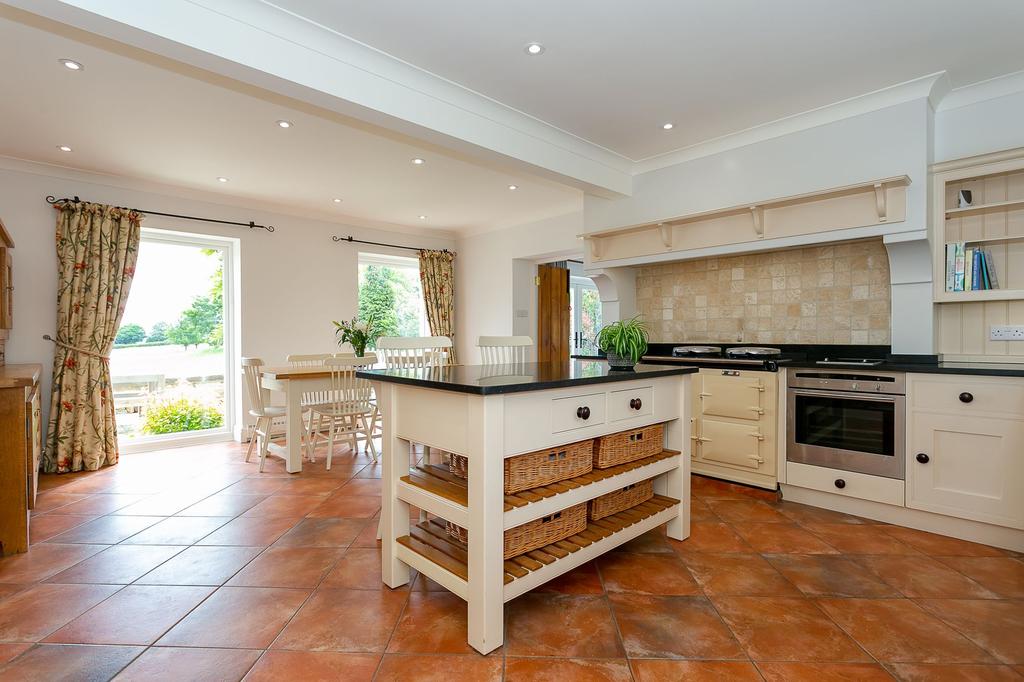 Main Street, Kirkby Overblow, HG3 4 bed detached house £3,700 pcm (£