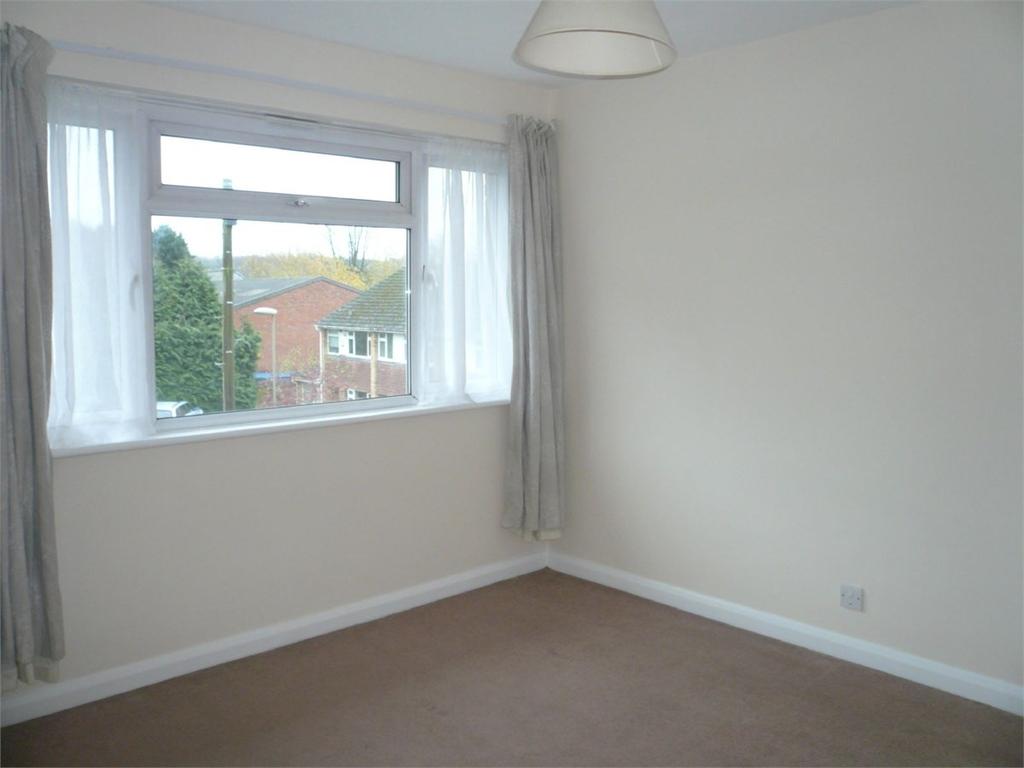 Deanfield Road, HenleyonThames, RG9 3 bed terraced house £1,350 pcm
