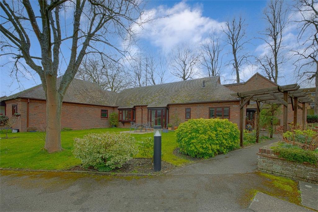 Bowling Court, HenleyonThames, RG9 2 bed semidetached bungalow £