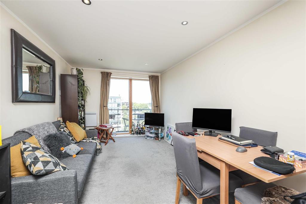 Reed House, Durnsford Road, Wimbledon 1 bed apartment £300,000