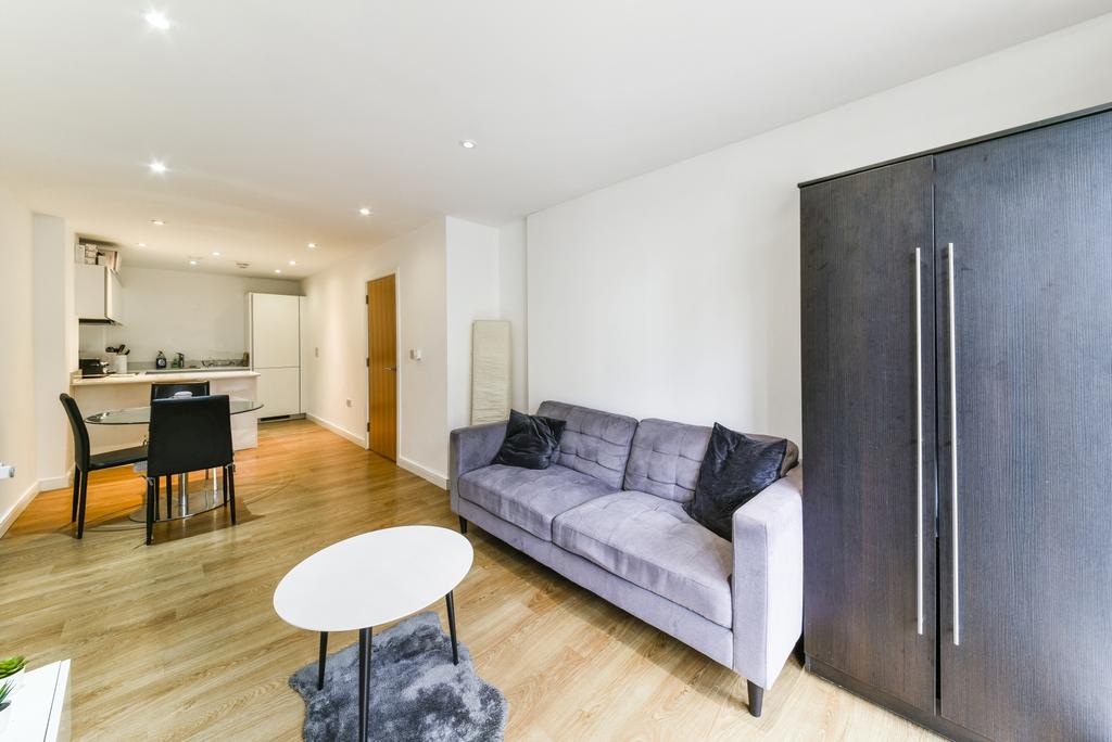 Ceram Court, Caspian Wharf, Bow E3 2 bed apartment - £1,798 pcm (£415 pw)