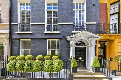 Studio to rent, Charles Street, Mayfair, London