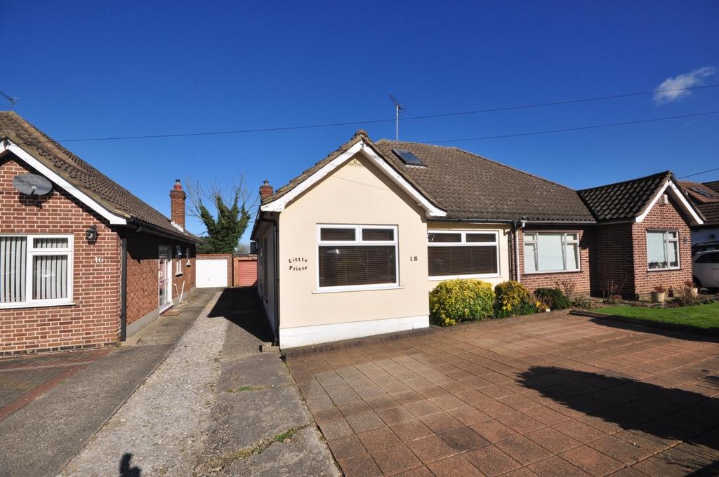 Orchard Lane, Pilgrims Hatch, CM15 3 bed semidetached bungalow £