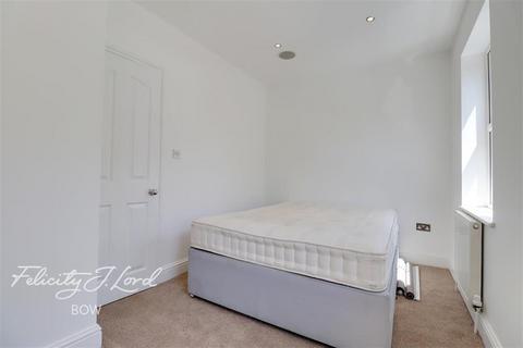 2 bedroom terraced house to rent, Blondin Street, E3