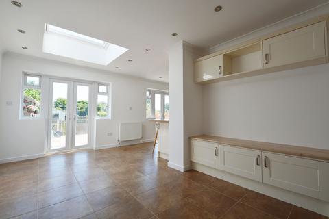 3 bedroom detached house for sale - Southbourne Grove, Westcliff-On-Sea, SS0