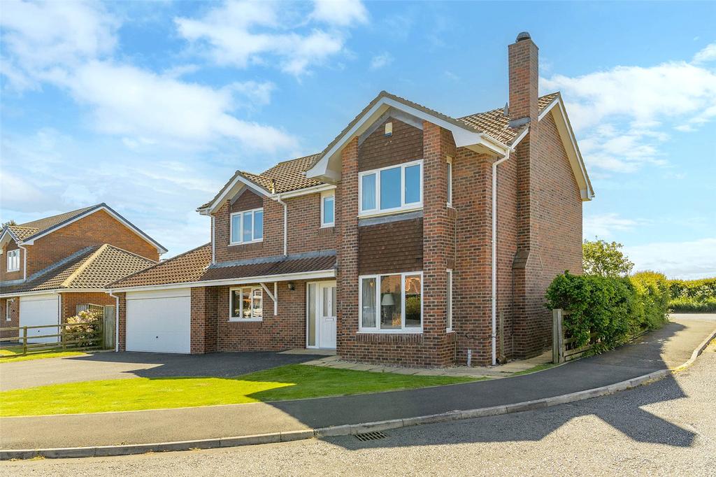Castle Drive, Seahouses, Northumberland, NE68 5 bed detached house £