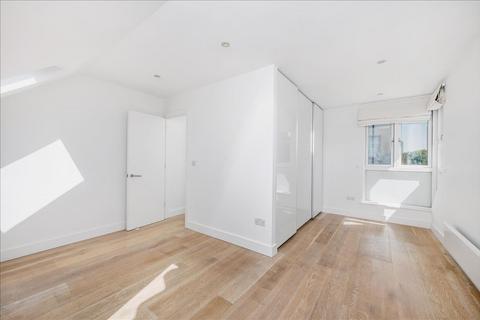 3 bedroom maisonette to rent, Graham Road, Chiswick, W4