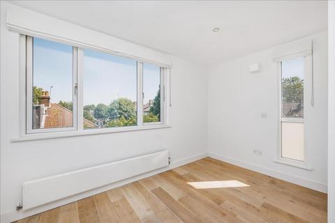 3 bedroom maisonette to rent, Graham Road, Chiswick, W4