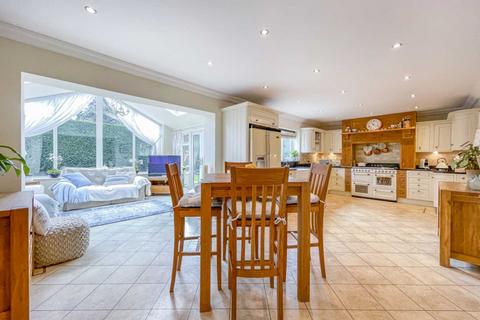 1 Beck View, Birstall, Batley, WF17 9JT
