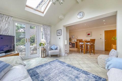 1 Beck View, Birstall, Batley, WF17 9JT