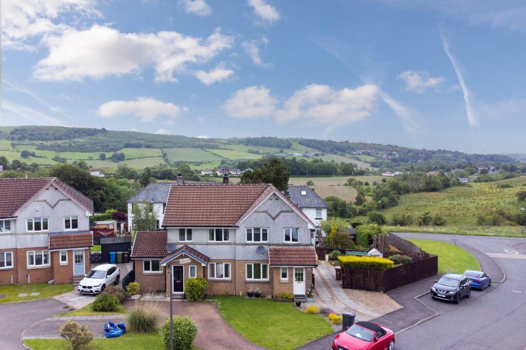 Kirktonfield Crescent, Neilston 3 bed semidetached villa £205,000