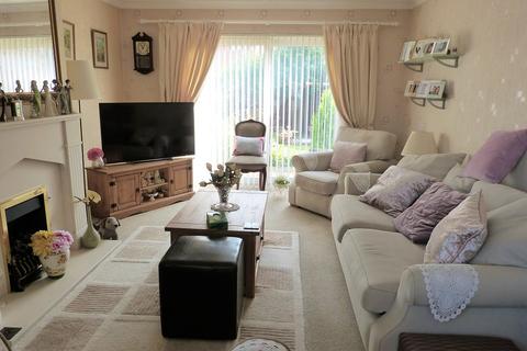 3 bedroom detached bungalow for sale - The Roundway, Leicester