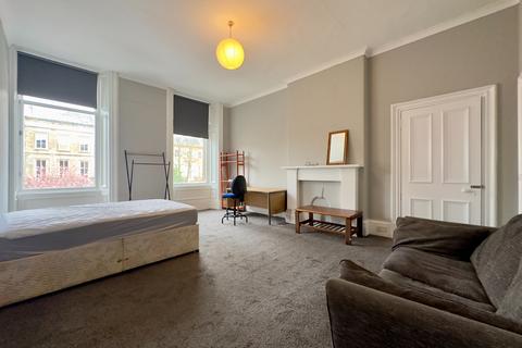 5 bedroom flat to rent, Great Western Road, Kelvinbridge, Glasgow, G12