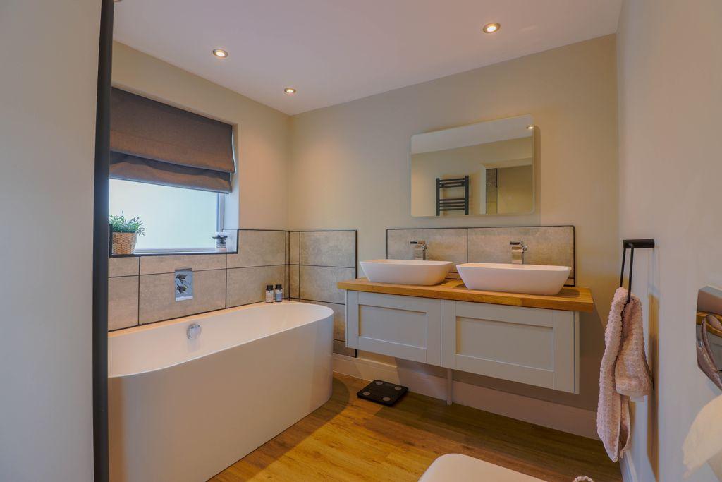 Ensuite to Bed 4