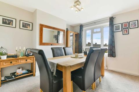 23 Hazel Close, Brentford, TW8 8NG