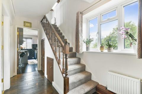 23 Hazel Close, Brentford, TW8 8NG