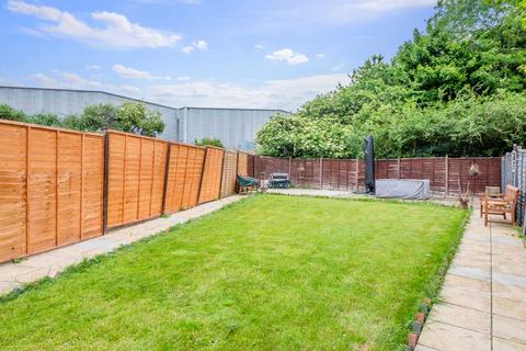 23 Hazel Close, Brentford, TW8 8NG