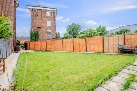 23 Hazel Close, Brentford, TW8 8NG