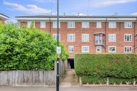 23 Hazel Close, Brentford, TW8 8NG