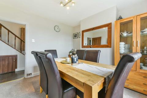 23 Hazel Close, Brentford, TW8 8NG