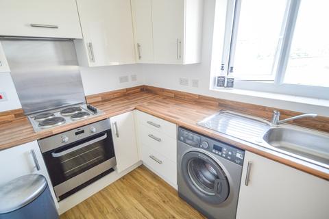 2 bedroom flat to rent - Dovestone Way, Kingswood, Hull, Yorkshire, HU7