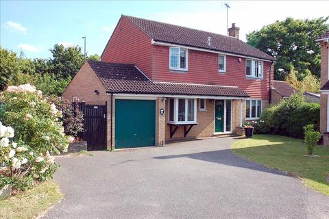 4 bedroom detached house for sale - Micawber Way, Chelmsford