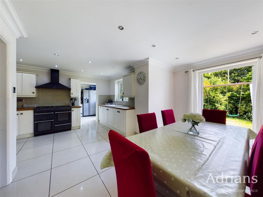 Kitchen / dining