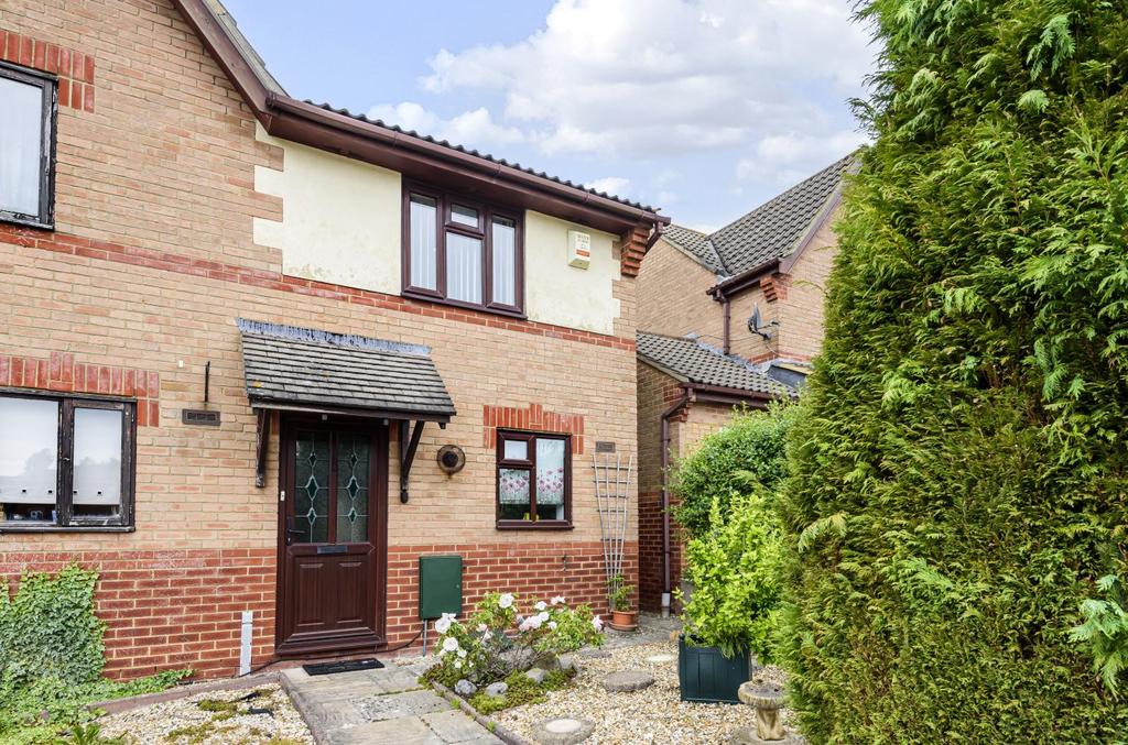 Hillbourne Close, Warminster, BA12 2 bed semidetached house £235,000