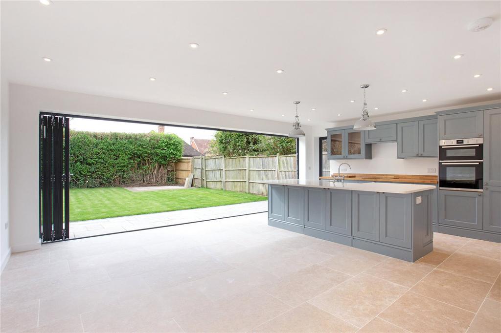 Westhorpe Road, Marlow, Buckinghamshire, SL7 4 bed detached house for