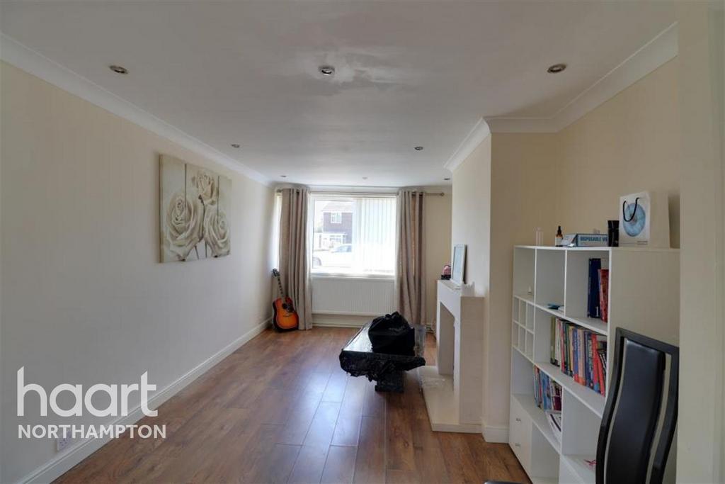Fulford Drive Northampton 4 bed semidetached house to rent £1,400