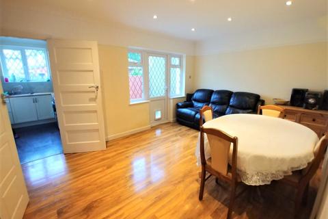 324 Balmoral Drive, Hayes, UB4 8DJ