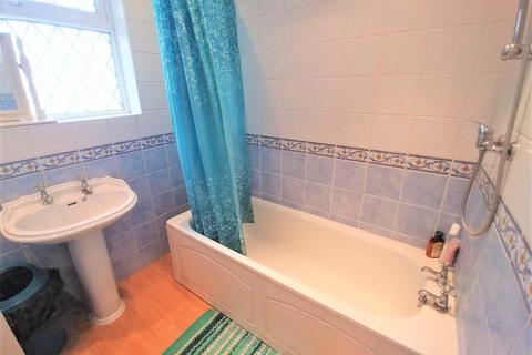 324 Balmoral Drive, Hayes, UB4 8DJ