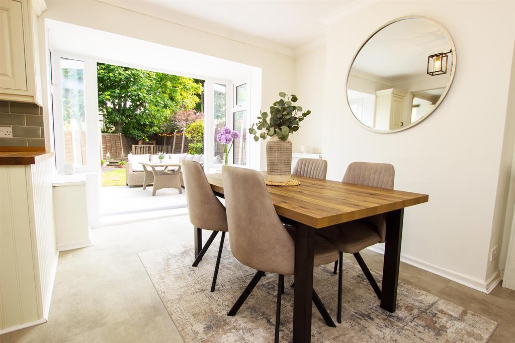 Feniscliffe Drive, Cherry Tree, BB2 2UF 3 bed semidetached house £