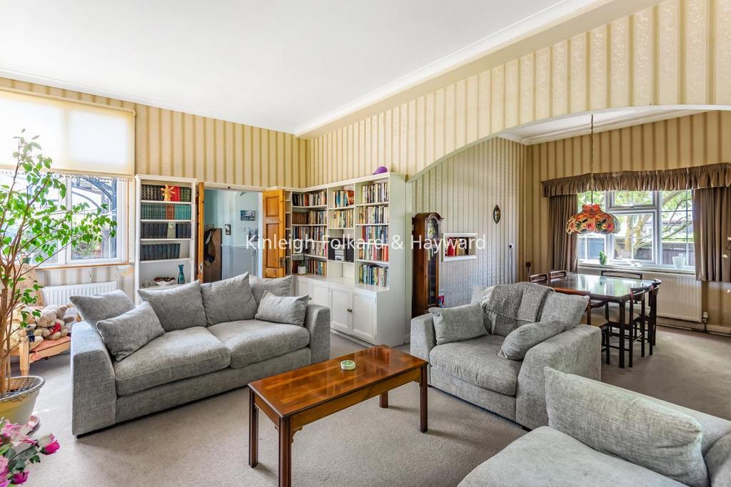 Woodland Way, West Wickham 4 bed detached house £1,100,000