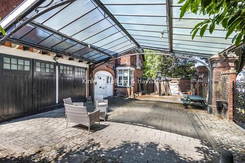 1 Woodland Way, West Wickham, BR4 9LL