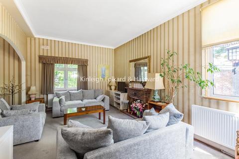 1 Woodland Way, West Wickham, BR4 9LL